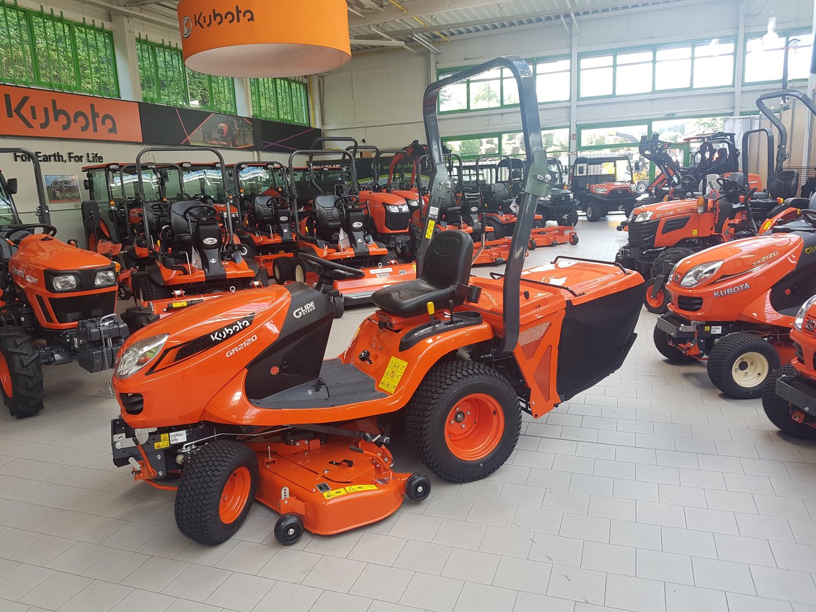 Aufsitzmäher des Typs Kubota GR2120 Allrad Ausstellungsmaschine, Neumaschine in Olpe (Bild 2)