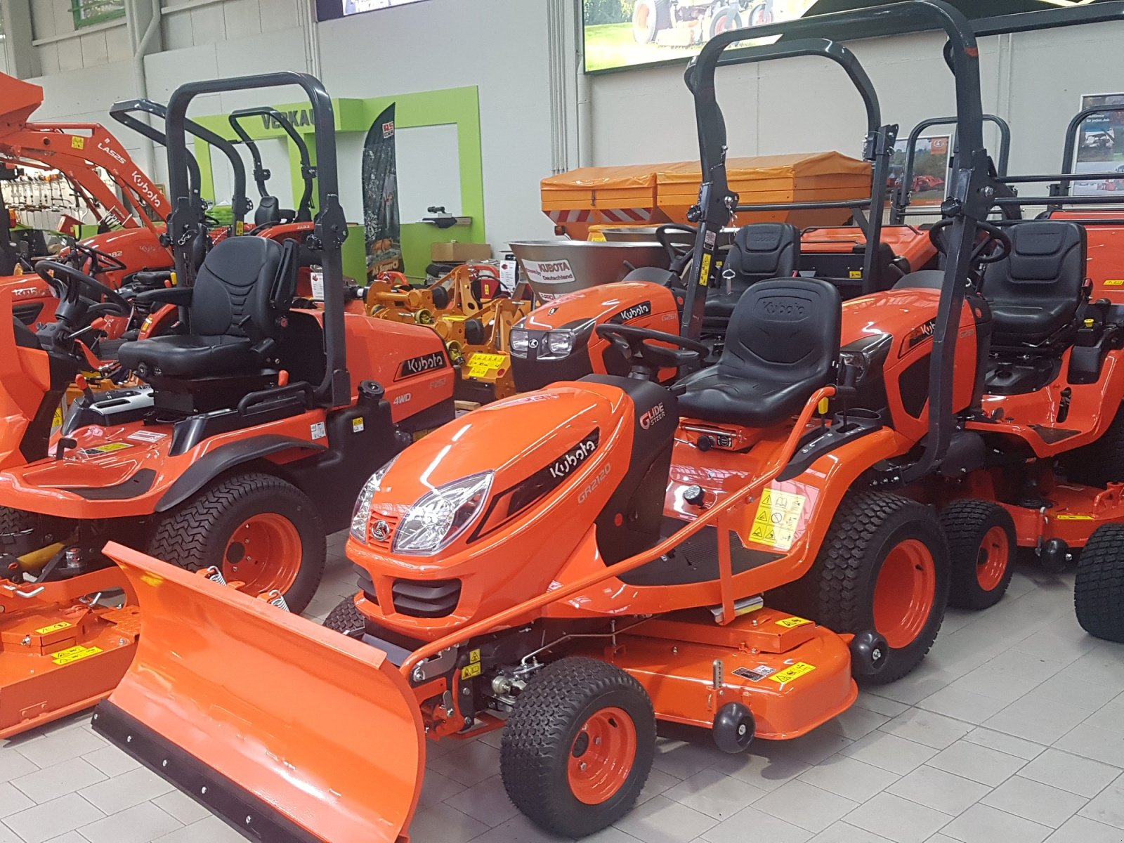 Aufsitzmäher tipa Kubota GR2120S incl Schneeschild, Neumaschine u Olpe (Slika 3)