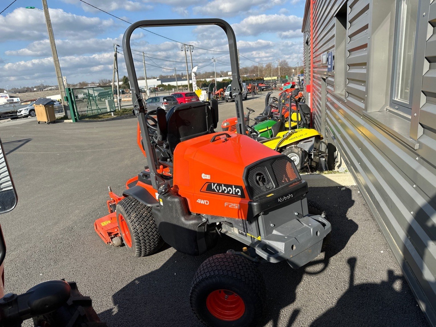 Aufsitzmäher typu Kubota Tondeuse autoportée F251 Kubota, Gebrauchtmaschine w LA SOUTERRAINE (Zdjęcie 2)