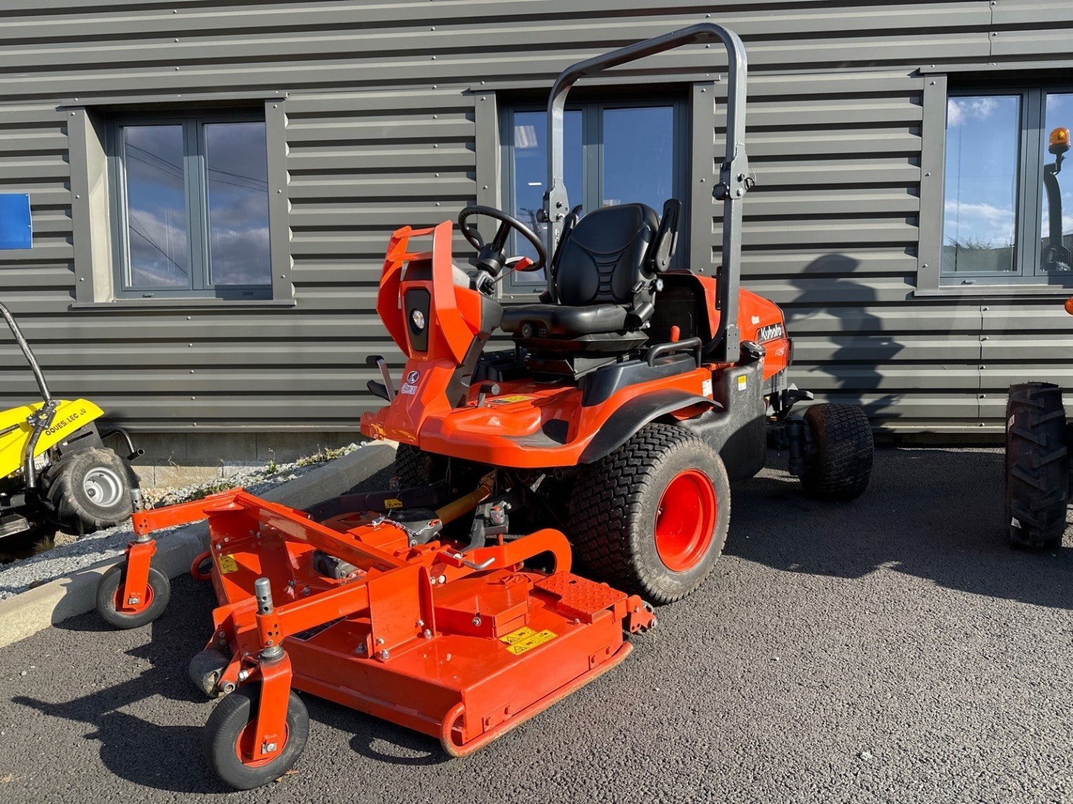 Aufsitzmäher tip Kubota Tondeuse autoportée F251 Kubota, Gebrauchtmaschine in LA SOUTERRAINE (Poză 1)