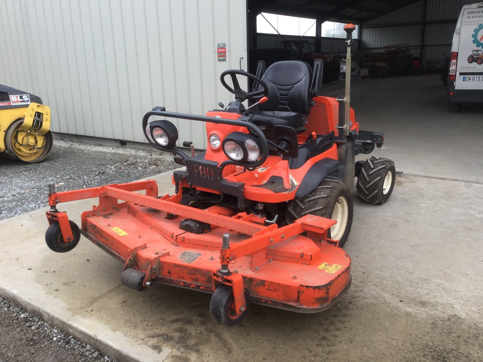 Aufsitzmäher des Typs Kubota Tondeuse autoportée F3680 Kubota, Gebrauchtmaschine in LA SOUTERRAINE (Bild 1)