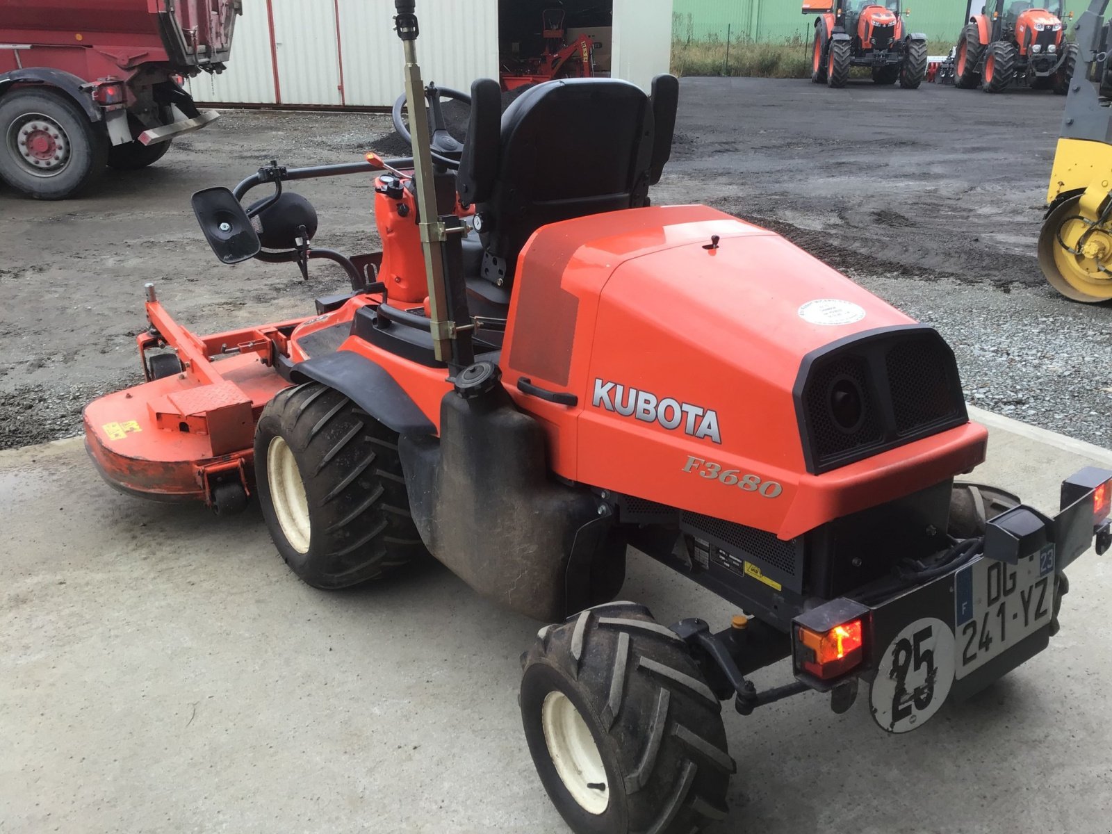 Aufsitzmäher of the type Kubota Tondeuse autoportée F3680 Kubota, Gebrauchtmaschine in LA SOUTERRAINE (Picture 5)