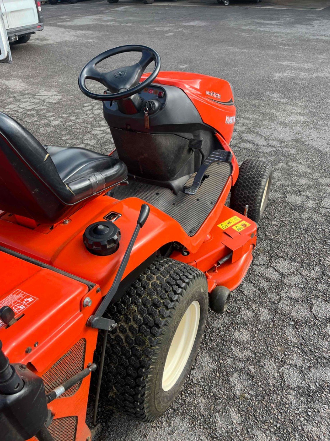 Aufsitzmäher du type Kubota Tondeuse autoportée GR2100II Kubota, Gebrauchtmaschine en LA SOUTERRAINE (Photo 4)