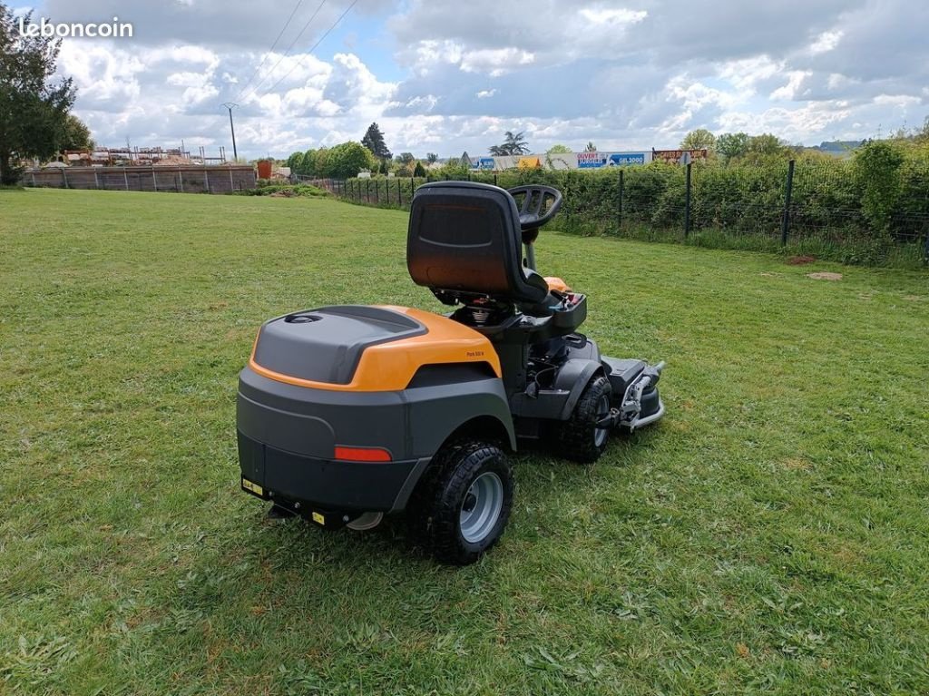 Aufsitzmäher van het type Stiga PARK 500, Gebrauchtmaschine in LIMOGES (Foto 2)