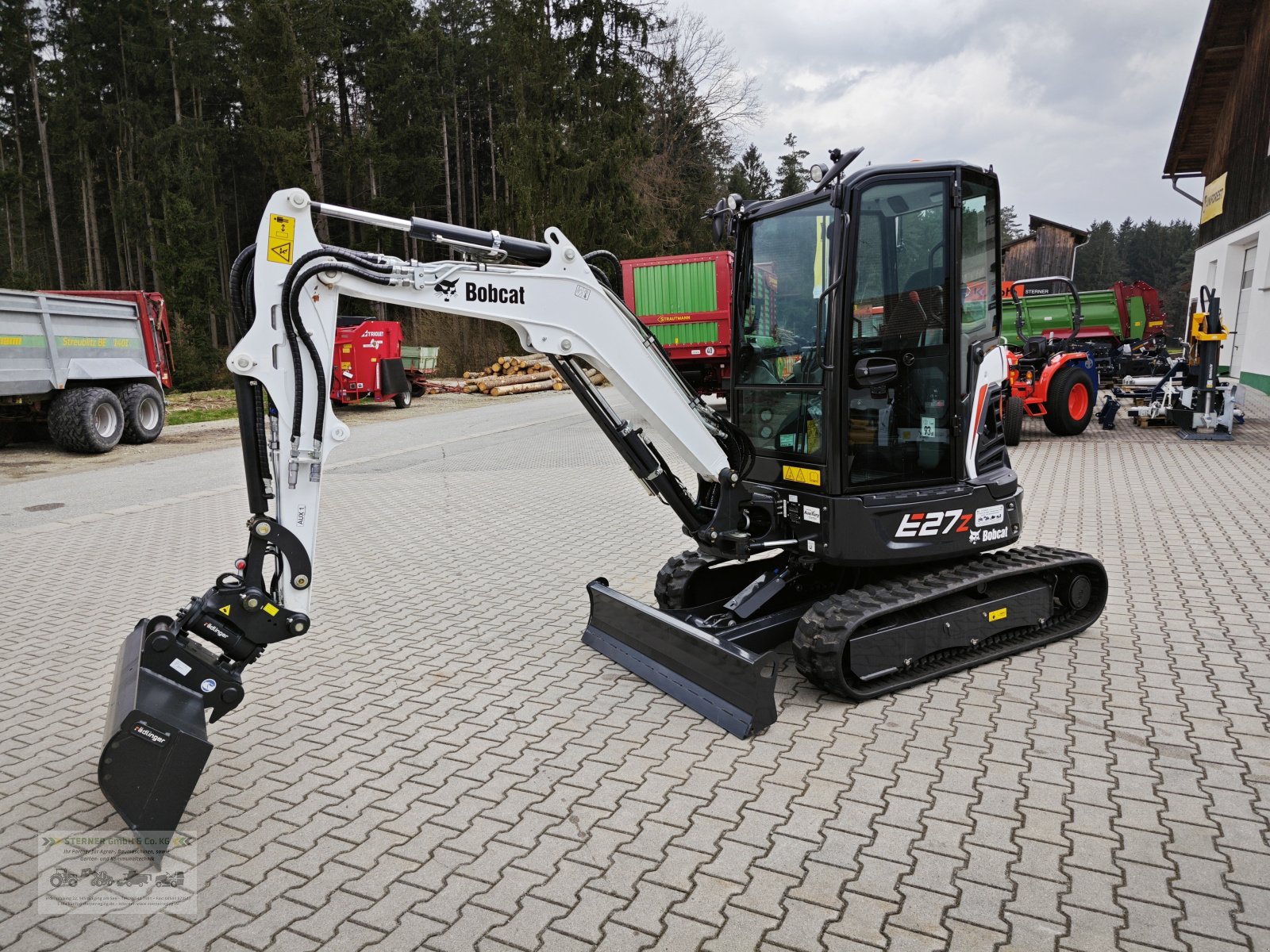 Bagger of the type Bobcat E27z, Neumaschine in Eging am See (Picture 1)