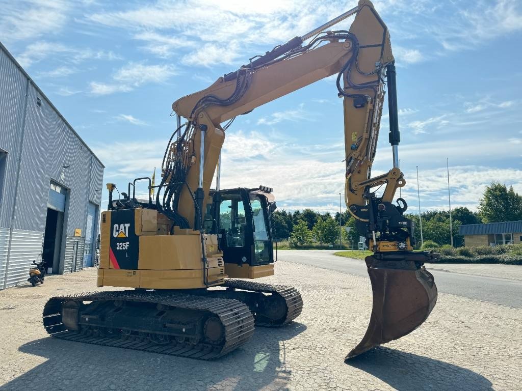 Bagger des Typs CAT 325FLCR Compact, Gebrauchtmaschine in Vojens (Bild 3)