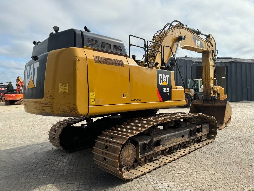 Bagger du type CAT 352 FXE, Gebrauchtmaschine en Vojens (Photo 4)