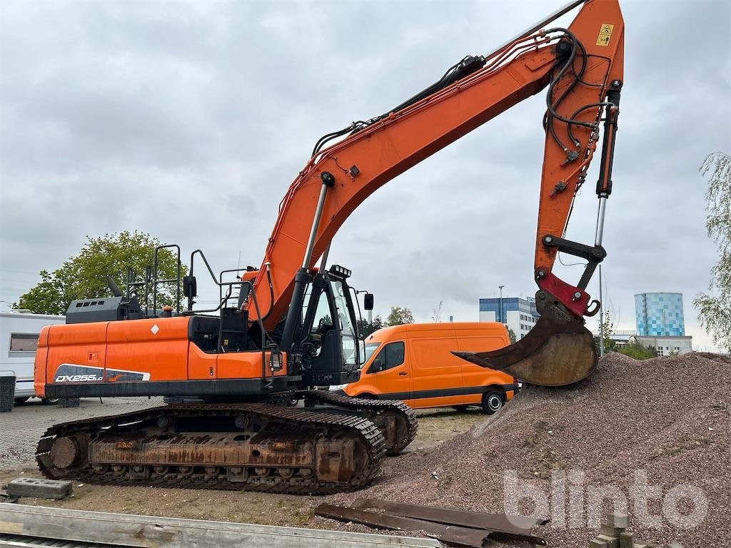 Bagger des Typs Doosan DX 255 LC, Gebrauchtmaschine in Düsseldorf (Bild 1)