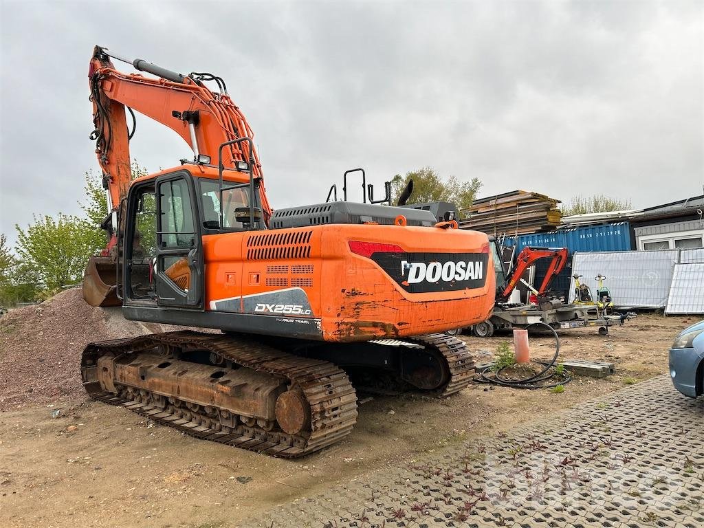 Bagger des Typs Doosan DX 255 LC, Gebrauchtmaschine in Düsseldorf (Bild 3)