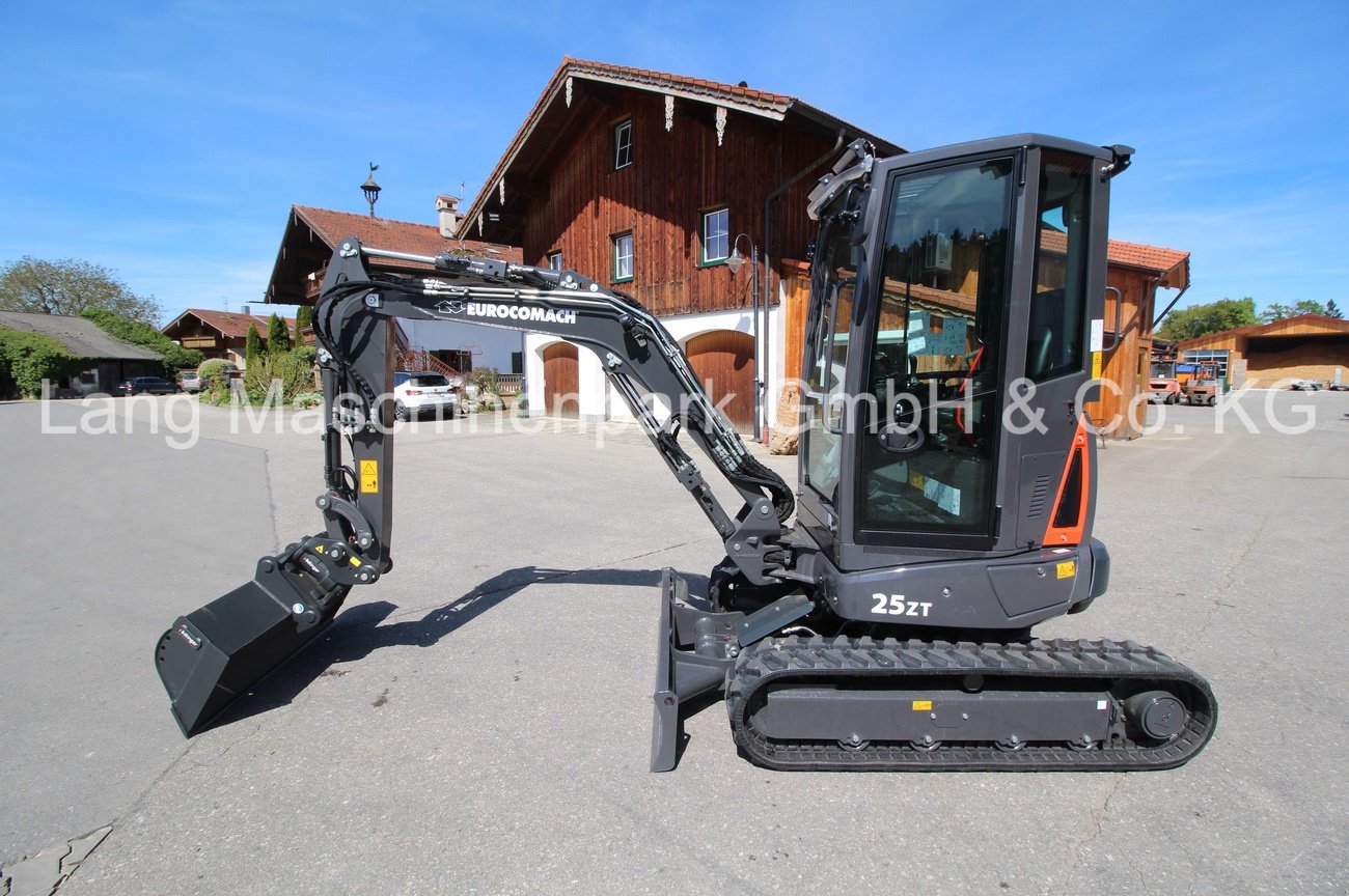 Bagger of the type Eurocomach 25 ZT, Neumaschine in Petting (Picture 3)