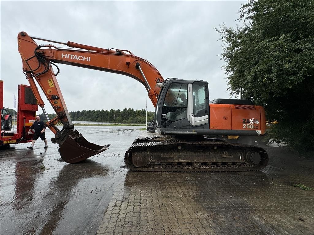 Bagger del tipo Hitachi Zaxis 250LC-3, Gebrauchtmaschine In Nørager (Immagine 2)