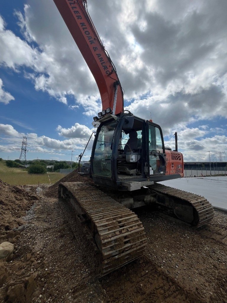 Bagger Türe ait Hitachi ZX 250 LC-5, Gebrauchtmaschine içinde Aalborg SV (resim 5)