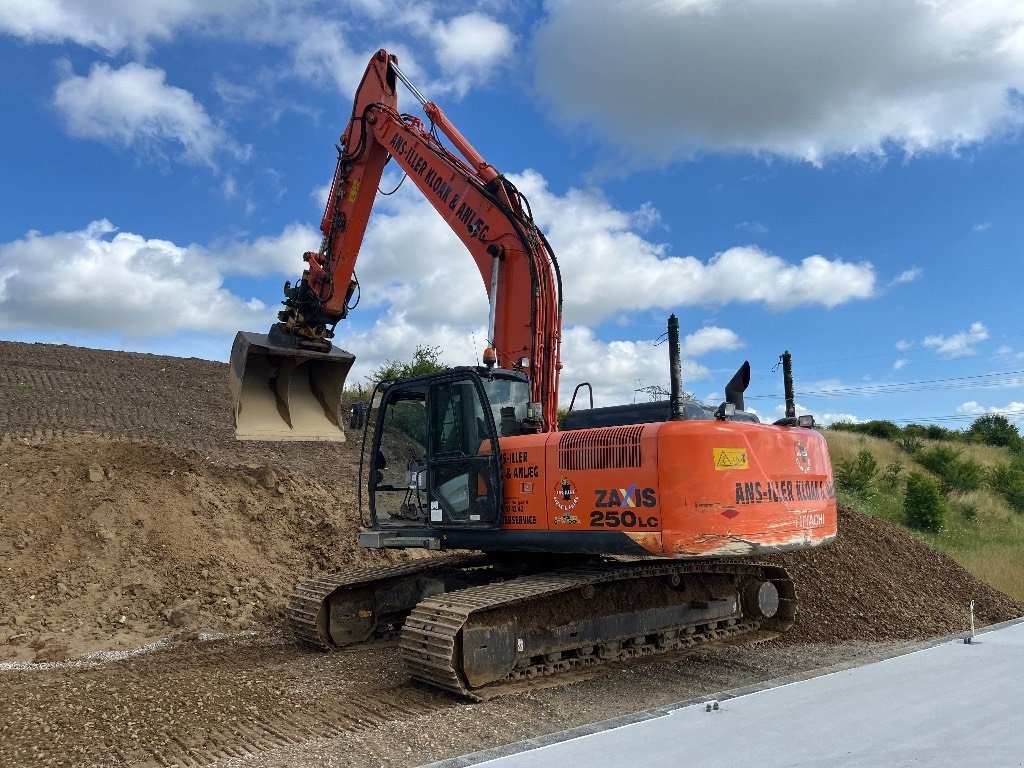 Bagger du type Hitachi ZX 250 LC-5, Gebrauchtmaschine en Aalborg SV (Photo 8)