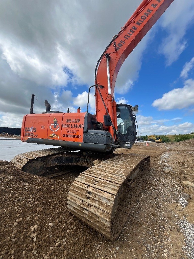 Bagger Türe ait Hitachi ZX 250 LC-5, Gebrauchtmaschine içinde Aalborg SV (resim 6)