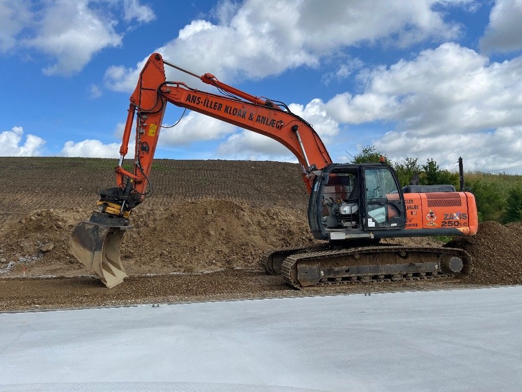 Bagger типа Hitachi ZX 250 LC-5, Gebrauchtmaschine в Aalborg SV (Фотография 1)