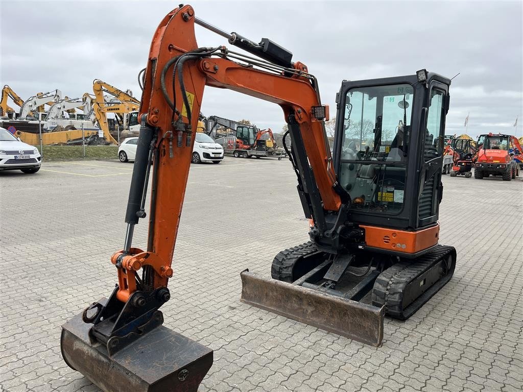 Bagger typu Hitachi ZX33u-5a  med hydraulisk skovlskifte, Gebrauchtmaschine v Rønnede (Obrázek 4)