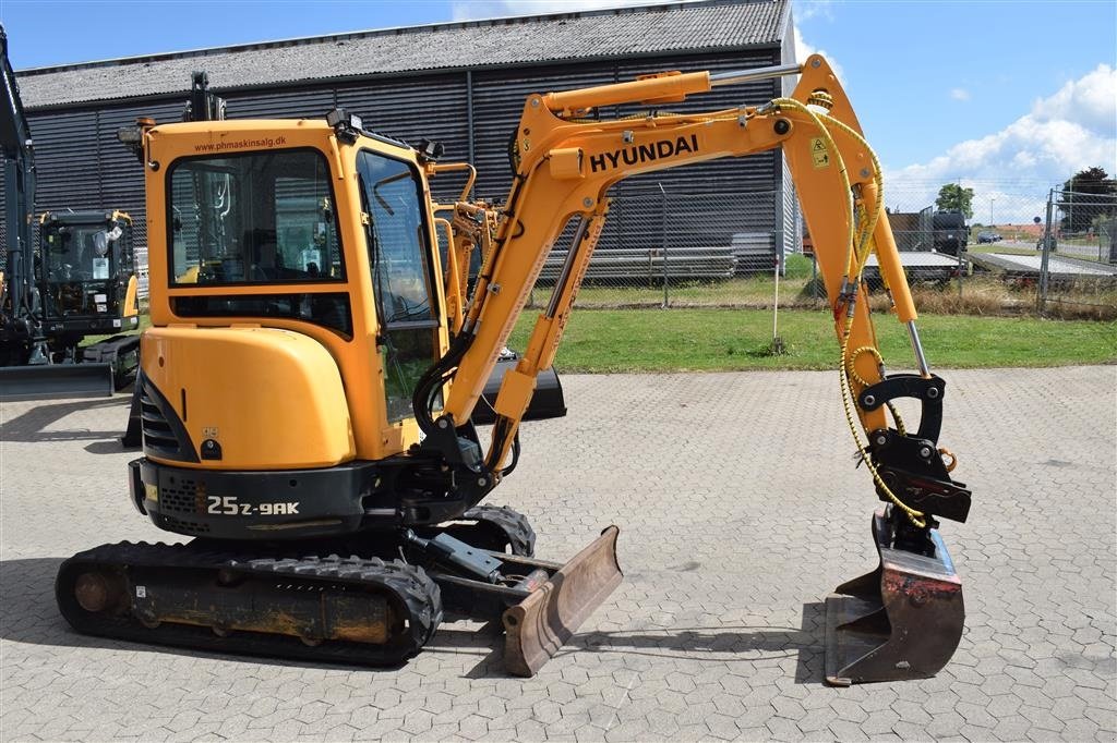 Bagger des Typs Hyundai 25Z-9AK, Gebrauchtmaschine in Fredensborg (Bild 3)