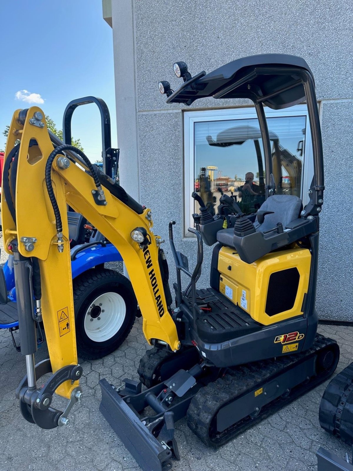 Bagger des Typs New Holland E12D ROLL-BAR AG, Gebrauchtmaschine in Hadsten (Bild 1)