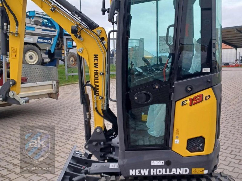 Bagger van het type New Holland E19D, Mietmaschine in Mörstadt