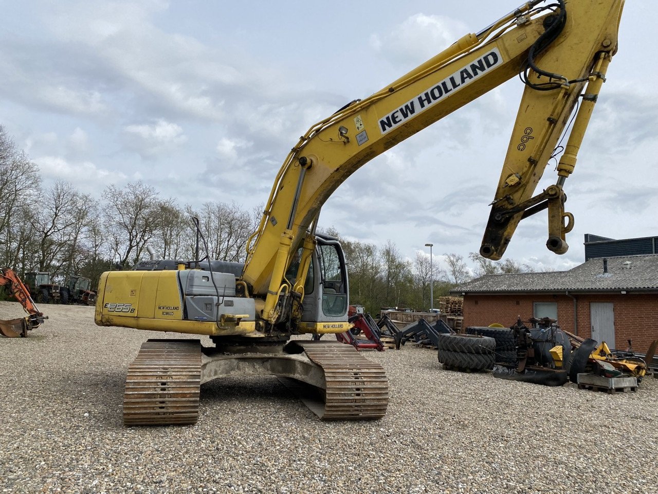 Bagger du type New Holland E265 B, Gebrauchtmaschine en Viborg (Photo 6)