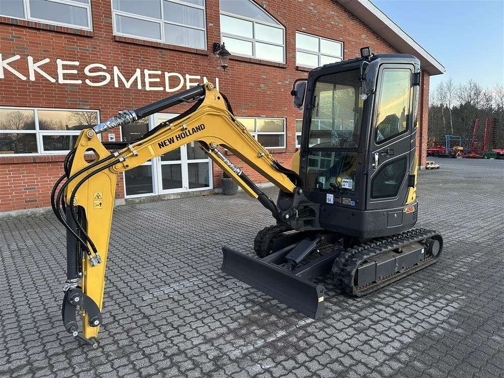 Bagger des Typs New Holland E26C, Gebrauchtmaschine in Gjerlev J. (Bild 2)