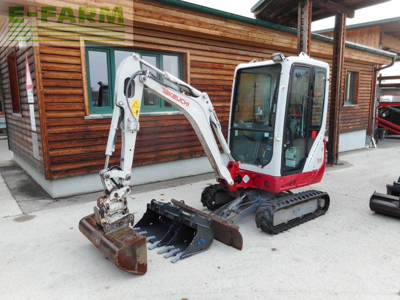 Bagger от тип Takeuchi tb 216 ( 1.865kg ) mit powertilt u. hydr. sw u., Gebrauchtmaschine в ST. NIKOLAI/DR. (Снимка 2)