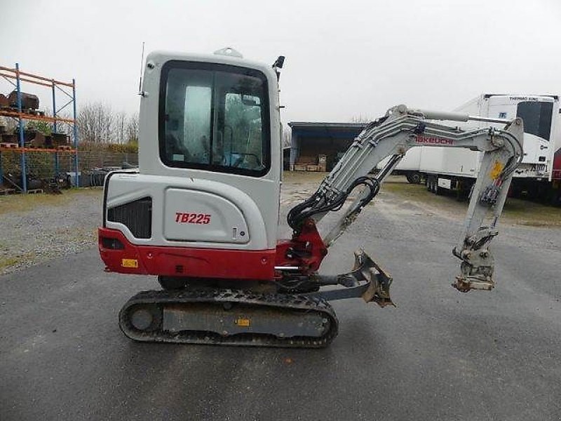 Bagger Türe ait Takeuchi TB 225 A V3, Gebrauchtmaschine içinde Altenstadt (resim 9)