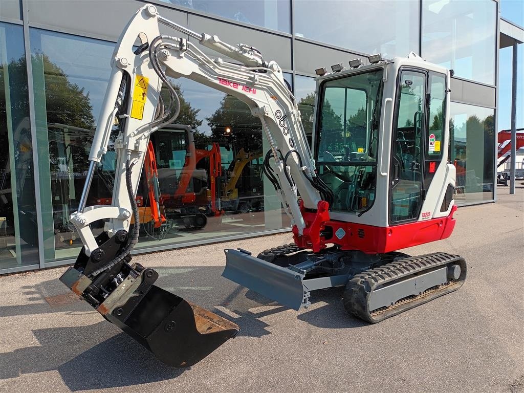 Bagger Türe ait Takeuchi TB 225, Gebrauchtmaschine içinde Fårevejle (resim 4)