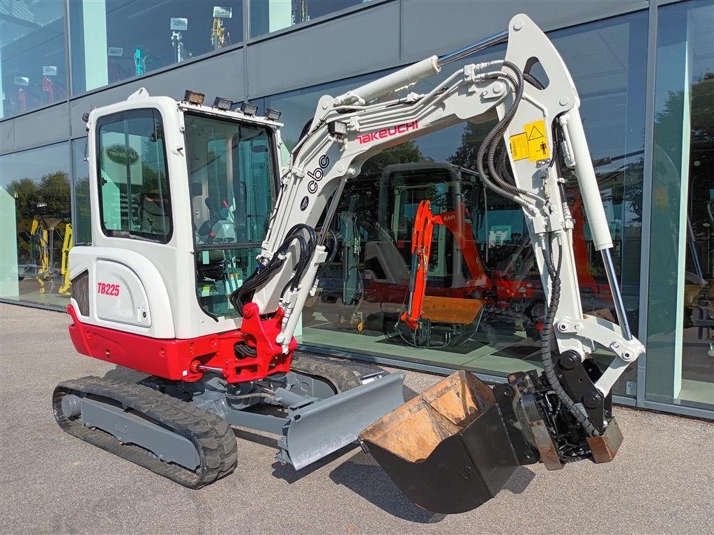 Bagger Türe ait Takeuchi TB 225, Gebrauchtmaschine içinde Fårevejle (resim 1)