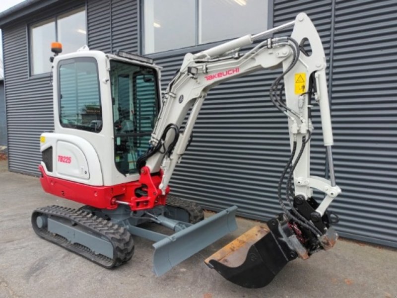 Bagger del tipo Takeuchi TB 225, Gebrauchtmaschine en Fårevejle (Imagen 1)