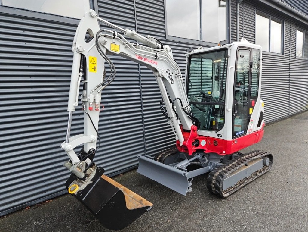 Bagger des Typs Takeuchi TB 225, Gebrauchtmaschine in Fårevejle (Bild 4)