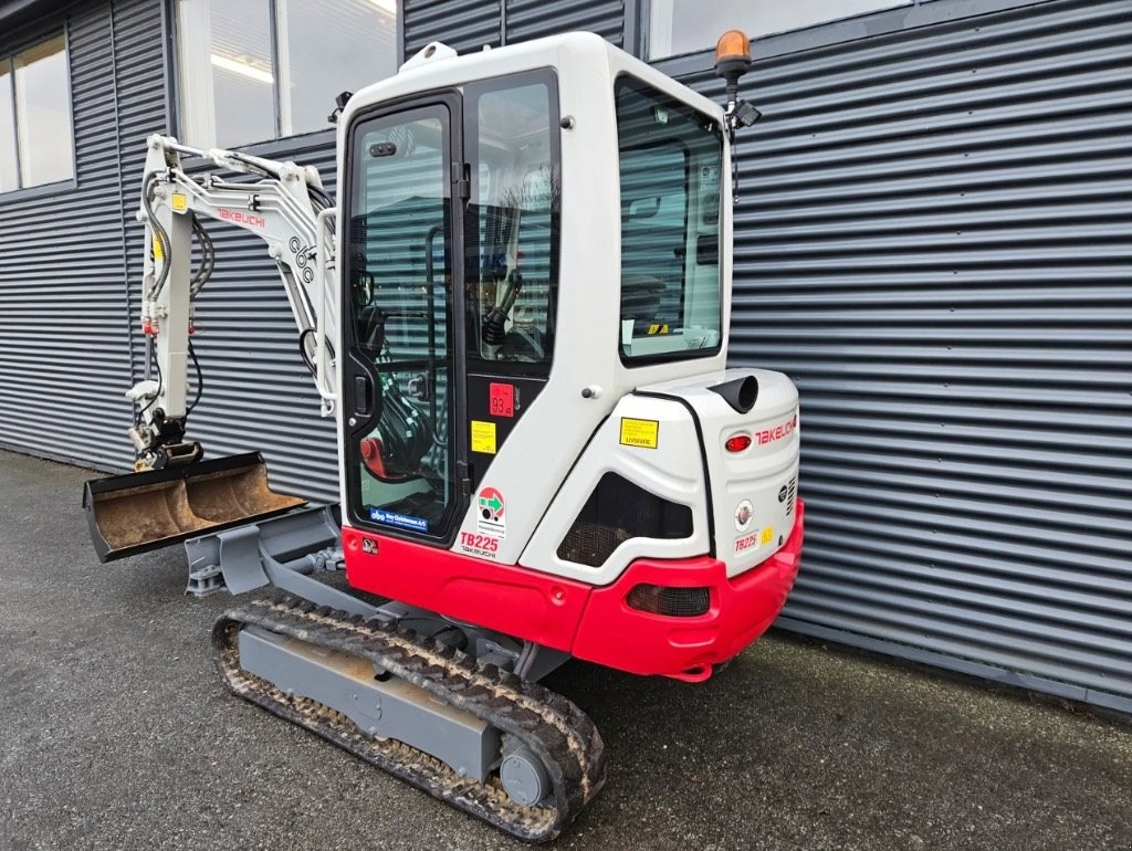 Bagger des Typs Takeuchi TB 225, Gebrauchtmaschine in Fårevejle (Bild 6)