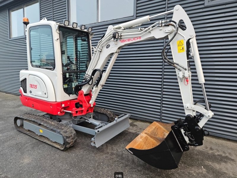 Bagger от тип Takeuchi TB 225, Gebrauchtmaschine в Fårevejle (Снимка 1)