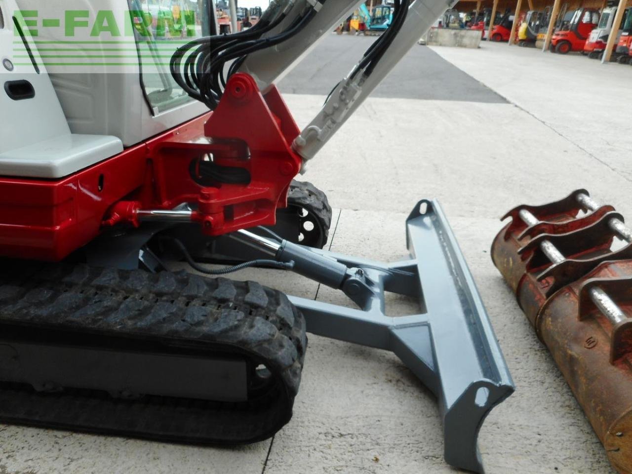 Bagger des Typs Takeuchi tb 235 ( 3.530kg ) mit powerilt u. 4 löffel, Gebrauchtmaschine in ST. NIKOLAI/DR. (Bild 16)