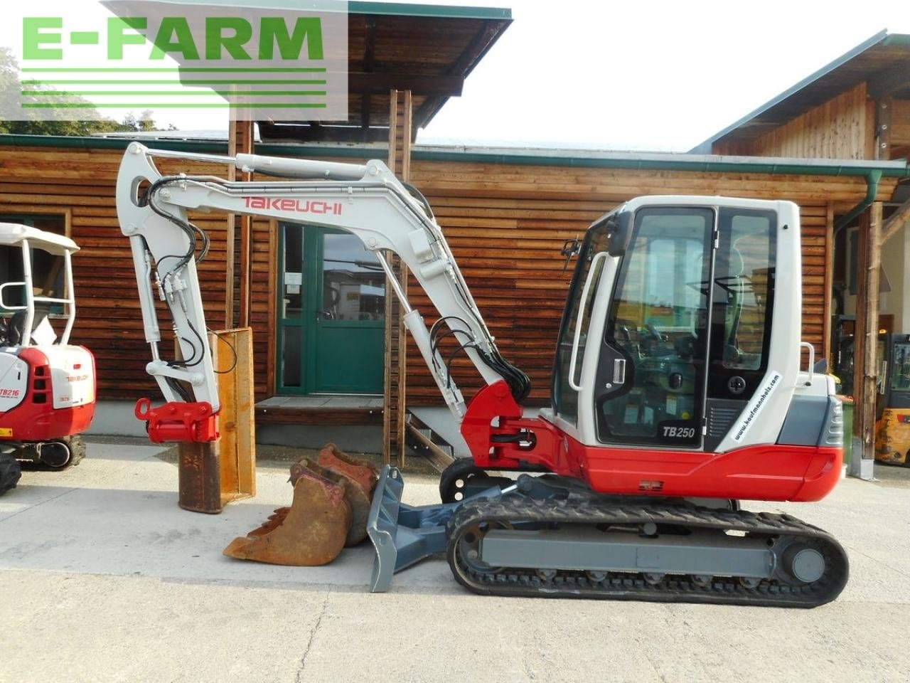 Bagger of the type Takeuchi tb 250 ( 4.965kg ) powertilt + hydr. sw + 3 löff, Gebrauchtmaschine in ST. NIKOLAI/DR. (Picture 1)