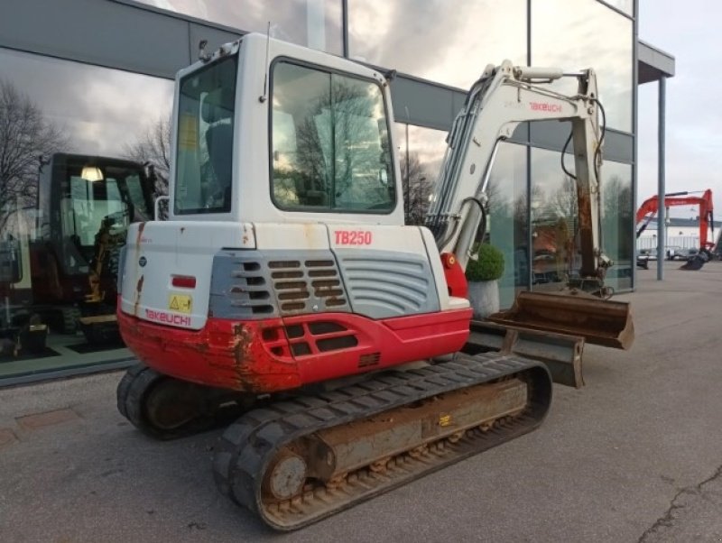 Bagger of the type Takeuchi TB 250, Gebrauchtmaschine in Fårevejle (Picture 3)