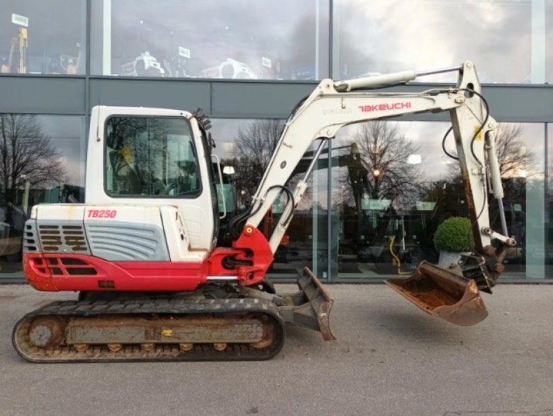 Bagger of the type Takeuchi TB 250, Gebrauchtmaschine in Fårevejle (Picture 2)