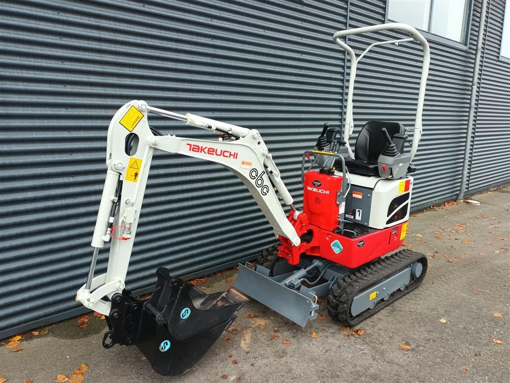 Bagger van het type Takeuchi TB210R, Gebrauchtmaschine in Fårevejle (Foto 4)