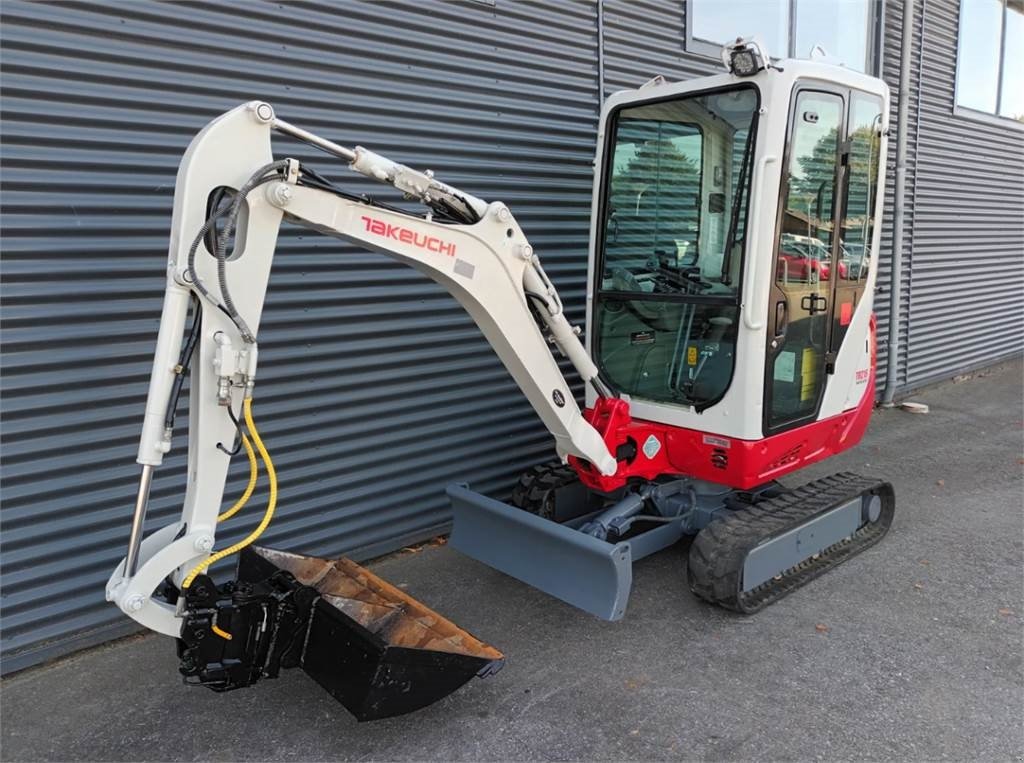 Bagger du type Takeuchi tb216, Gebrauchtmaschine en Fårevejle (Photo 4)