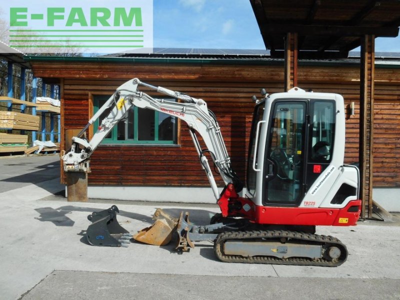 Bagger of the type Takeuchi tb225 ( 2.400kg ) powertilt + hydr. sw + alle le, Gebrauchtmaschine in ST. NIKOLAI/DR. (Picture 1)