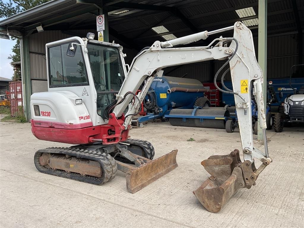 Bagger del tipo Takeuchi TB230 Kun 1330 timer. To skovle. Ring til Ulrik på 40255544. Jeg snakker Jysk, tysk og engelsk., Gebrauchtmaschine en Kolding (Imagen 4)