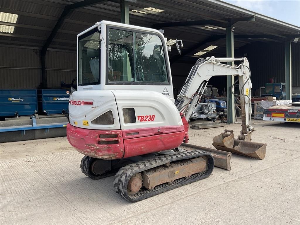 Bagger del tipo Takeuchi TB230 Kun 1330 timer. To skovle. Ring til Ulrik på 40255544. Jeg snakker Jysk, tysk og engelsk., Gebrauchtmaschine en Kolding (Imagen 7)