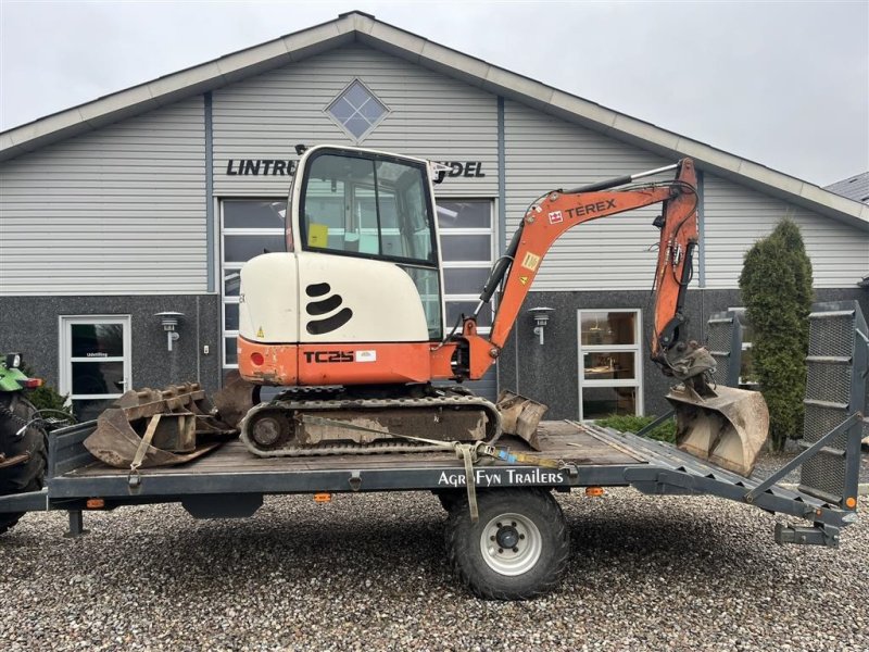 Bagger del tipo Terex TC 25 Med mange skovle, Gebrauchtmaschine en Lintrup