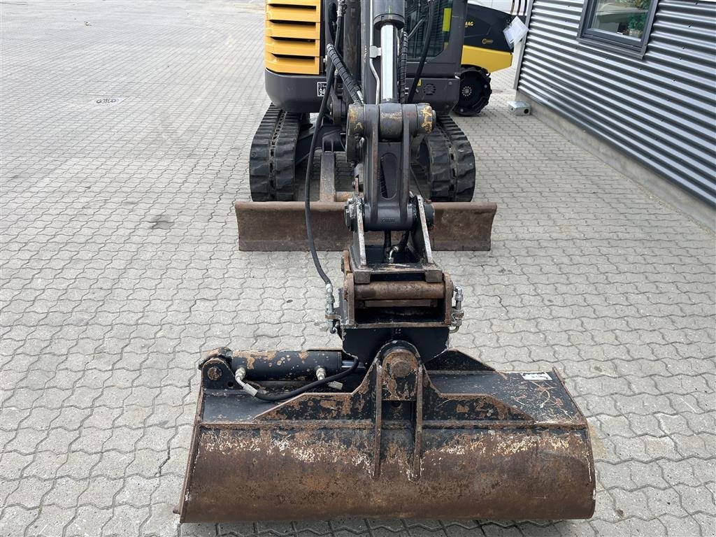 Bagger du type Volvo EC27C Hydraulisk s40 og kipbar planerskovl, Gebrauchtmaschine en Rønnede (Photo 4)