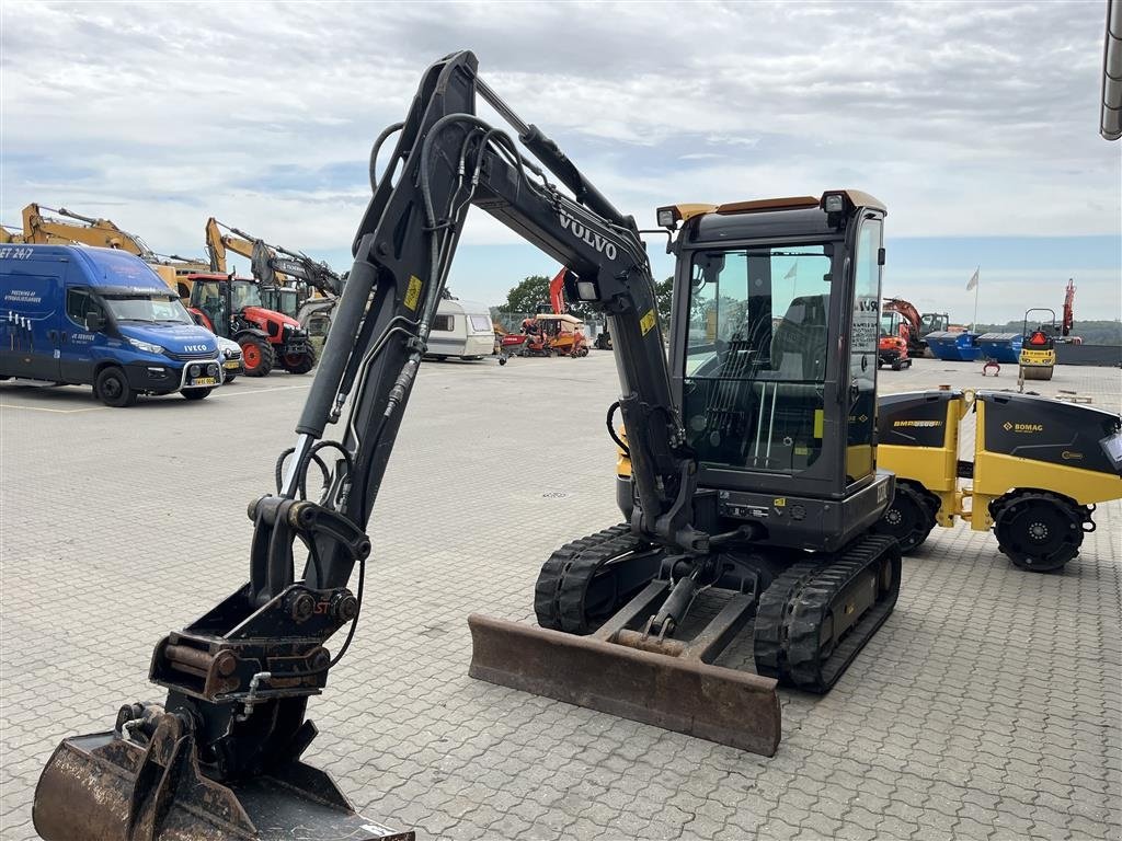 Bagger des Typs Volvo EC27C Hydraulisk s40 og kipbar planerskovl, Gebrauchtmaschine in Rønnede (Bild 5)