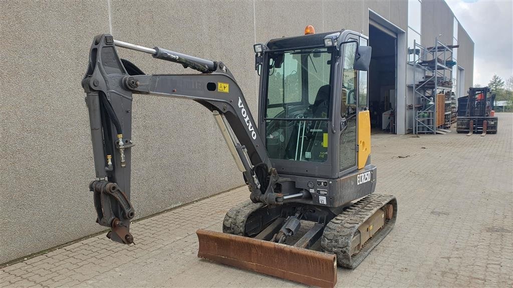 Bagger des Typs Volvo ECR25D, Gebrauchtmaschine in Randers (Bild 4)