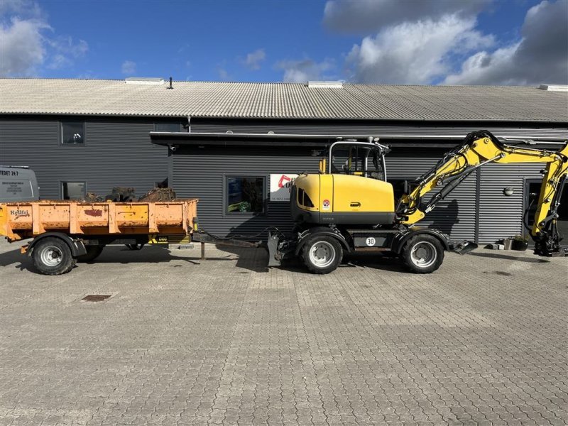 Bagger del tipo Wacker Neuson EW 100  Gummihjuler med rotortilt, vogn og fuld skovlpakke, Gebrauchtmaschine en Rønnede (Imagen 1)