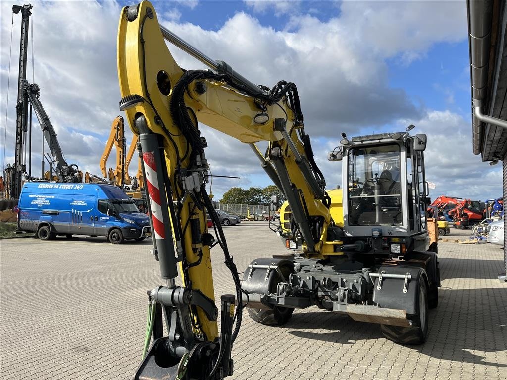 Bagger от тип Wacker Neuson EW 100  Gummihjuler med rotortilt, vogn og fuld skovlpakke, Gebrauchtmaschine в Rønnede (Снимка 5)