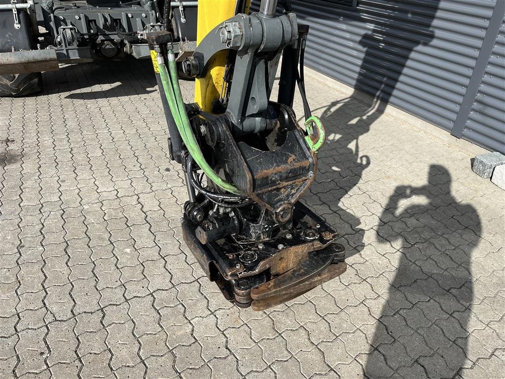 Bagger du type Wacker Neuson EW 100  Gummihjuler med rotortilt, vogn og fuld skovlpakke, Gebrauchtmaschine en Rønnede (Photo 3)