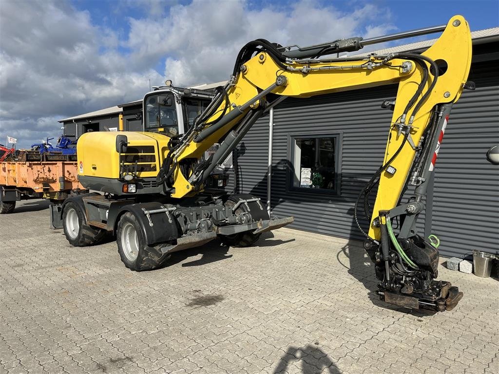 Bagger van het type Wacker Neuson EW 100  Gummihjuler med rotortilt, vogn og fuld skovlpakke, Gebrauchtmaschine in Rønnede (Foto 2)